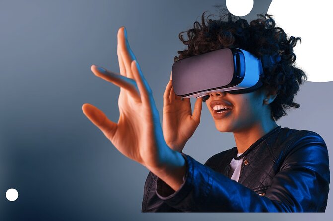 Bundle: 1 hour Axe Throwing+ 1 hour VR Escape Game - The Role of Guides and Staff in Creating a Fun Atmosphere