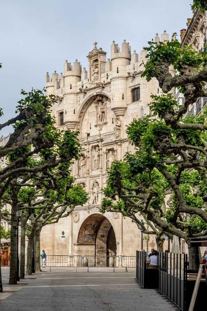 Burgos - Old Town Private Historic Walking Tour - Exploring Burgos’ Old Town from the House of Cordón to the Castle Ruins