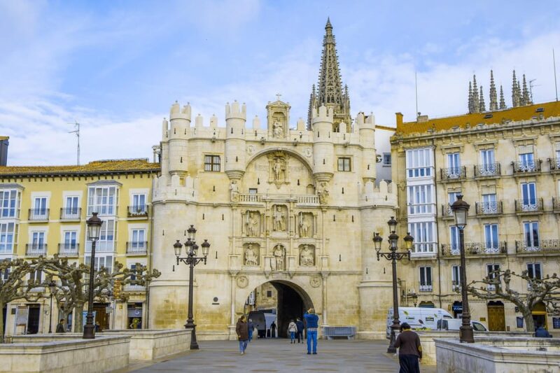 Burgos - Old Town Private Historic Walking Tour - Discovering Saint Nicholas of Bari