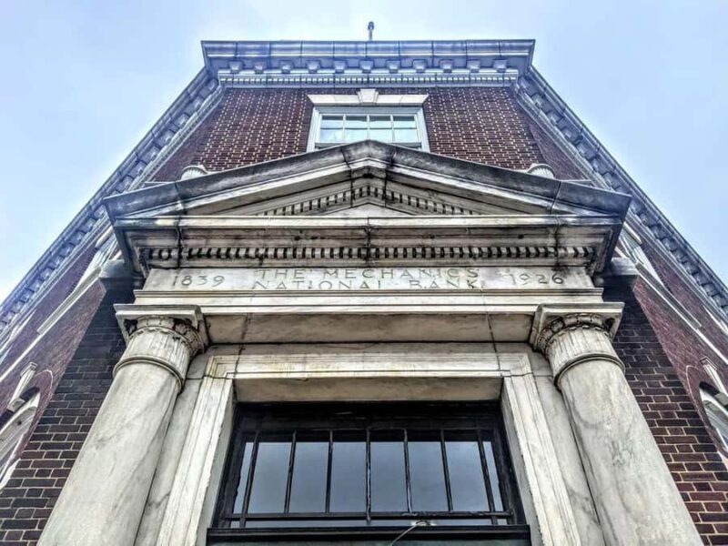 Burlington City: Historical Walking Tour - Scenic Riverfront and Historic Views