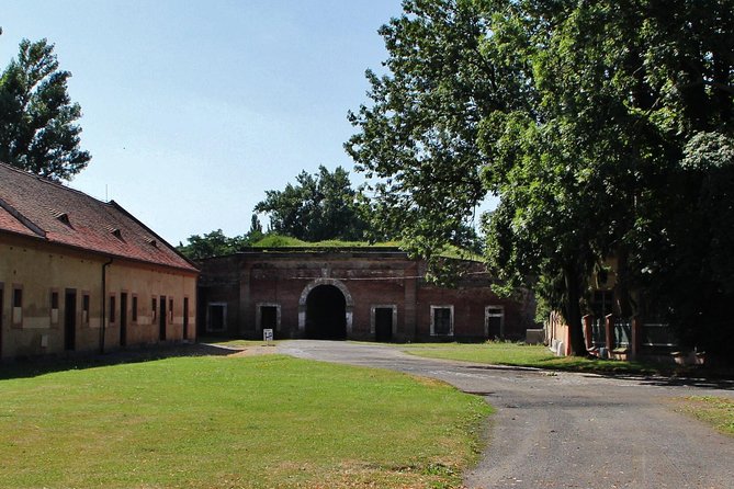 Bus Tour to Terezín from Prague - Comfort and Physical Considerations