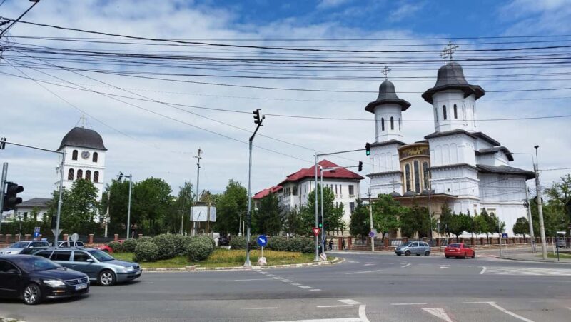 Buzau: Guided walking tour with lunch and wine tasting - Visiting Buzau’s Center: Buildings and Legends