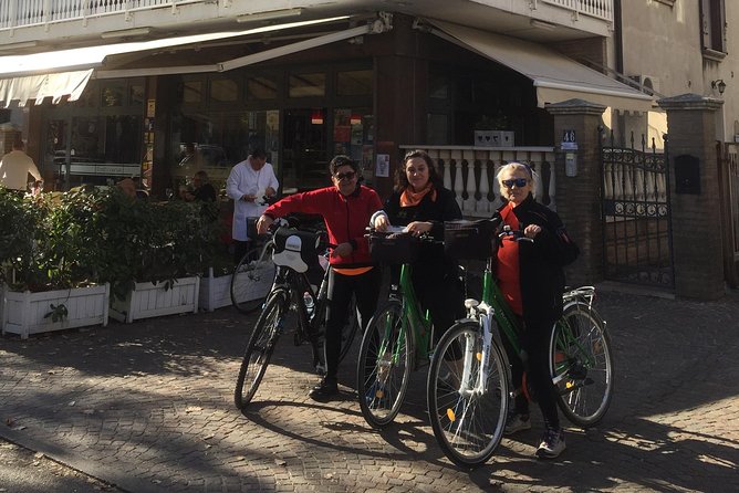 By bike on the Liberty Bridge - Starting Point and Meeting Details in Venice