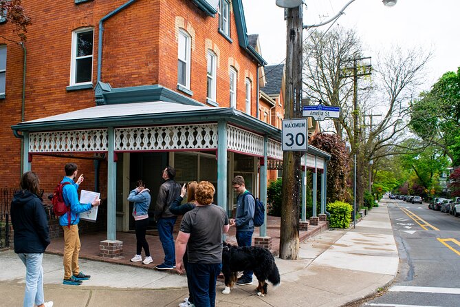 Cabbagetown In Colour: A Walking Tour of Toronto - The Guide’s Style and Knowledge
