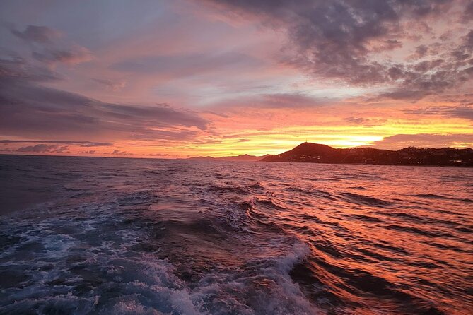 Cabo Arch Sunset Private Yacht Tour plus Dinner and Drinks - Crew and Service Excellence