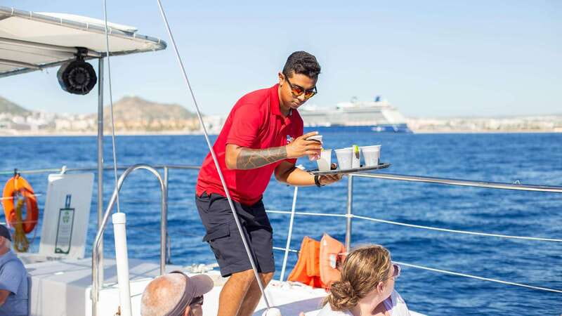 Cabo San Lucas: 4-Hour Snorkeling Cruise with Open Bar - Crew and Guide Experience: Friendly, Knowledgeable, and Engaging