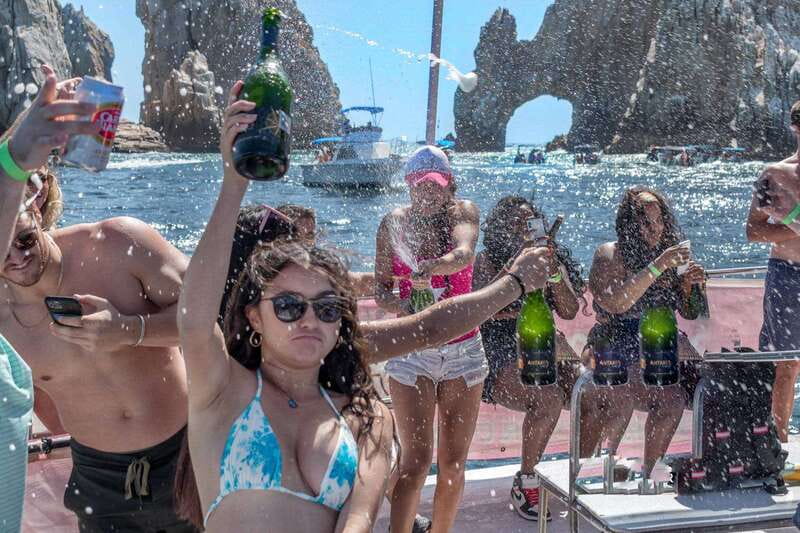 Cabo San Lucas: Adults-Only Boat Party with Drinks & Live DJ - Scenic Photo Opportunities at the Arch of Cabo San Lucas