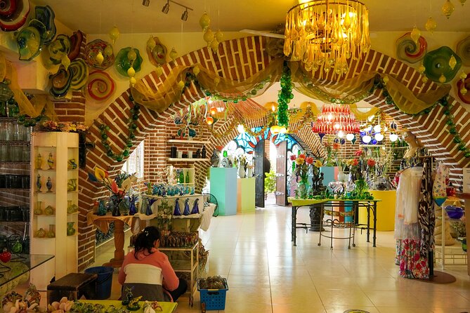 Cabo San Lucas Arch Cruise and Shopping Tour - End with a Taste of Mexican Hospitality and Tequila