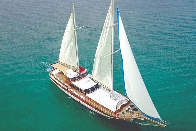 Cabo San Lucas Luxury Sailing Yacht and Dinner with a Chef - Gourmet Dinner with Shrimp Kabobs and Beef Filet
