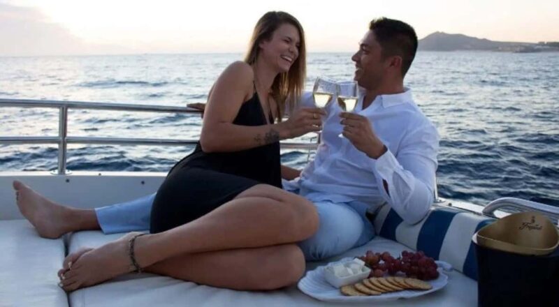 Cabo San Lucas: Romantic Dinner on a Private Yacht - Unpacking the Menu: Mexican Buffet and Personal Chef Creations