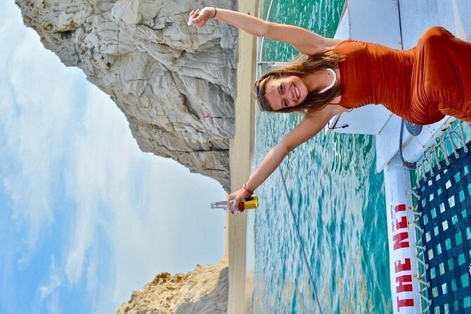 Cabo San Lucas Sunset Cruise with Unlimitted Drinks - The Crew and Atmosphere on Board