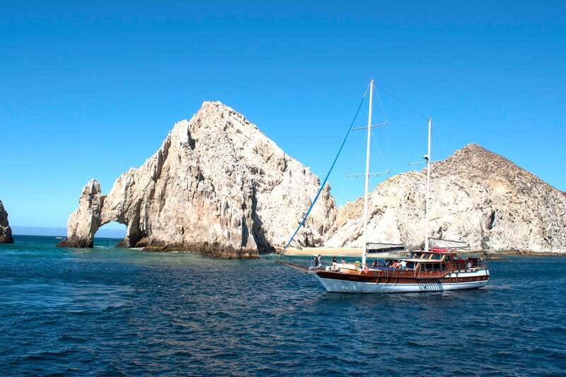 Cabo San Lucas: Sunset Yacht Cruise w/Chef Dinner & Open Bar - Open Bar and Live Music: A Lively Evening on the Water