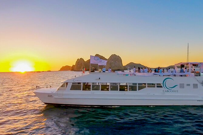 Cabo Sunset Dinner Cruise with Live Music & Open Bar on Cabo Wave - Live Music and Lively Atmosphere