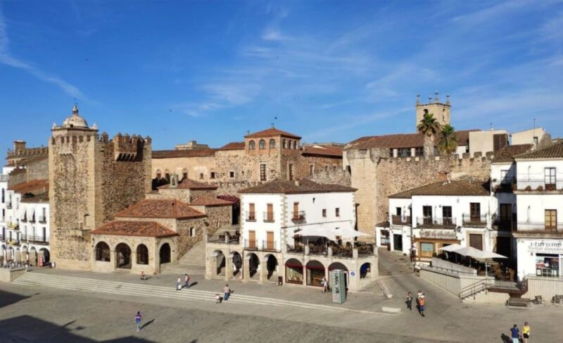 Caceres: City Highlights Private Guided Walking Tour - Key Points