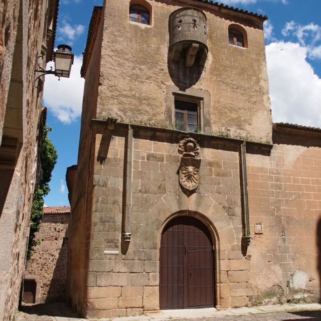 Caceres: City Highlights Private Guided Walking Tour - Exploring Cáceres’ Iconic Landmarks