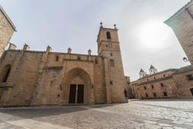 Cáceres: Guided Tour + Entrance to Monuments + Tasting - Key Points