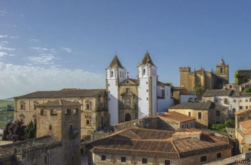 Caceres: Highlights, History and Jewish Quarter Walking Tour - Entry to Key Historic Interiors