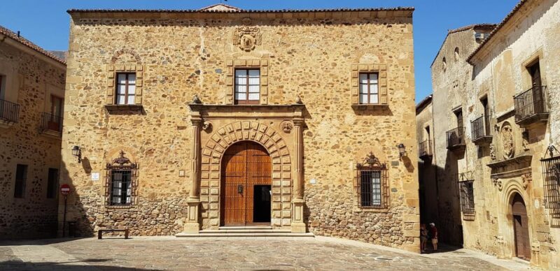 Cáceres - Private Historic Walking Tour - Visiting the Tower of Bujaco and its Interpretation Centre