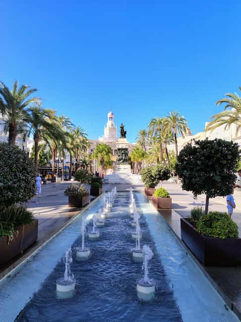 Cádiz: 90-Minute Essentials Walking Tour with Local Guide - The Highlights: Iconic Squares and Marketplaces