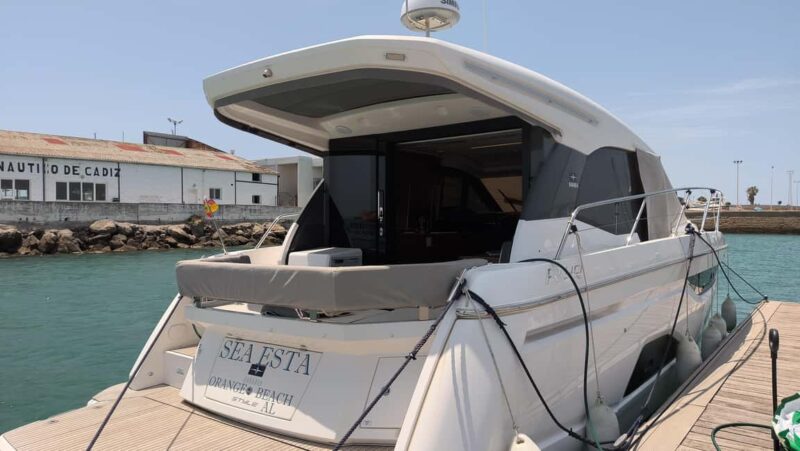 Cádiz: Bay of Cádiz Luxury Motor Boat Cruise - Scenic Stops and Photo Opportunities