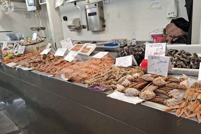 Cadiz Food Tour: Tapas, Drinks and Delights with a Local - Beverages, Local Guide, and Small Group Atmosphere