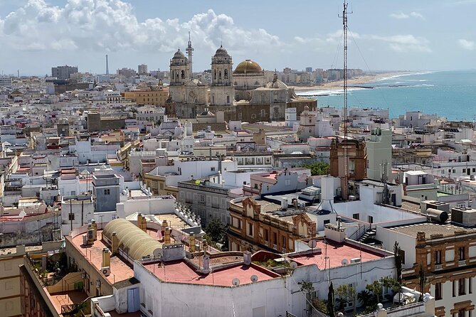Cádiz Tapa (food) and walking Tour - Half-Day Private tour - Exploring the Historic Neighborhood of El Populo