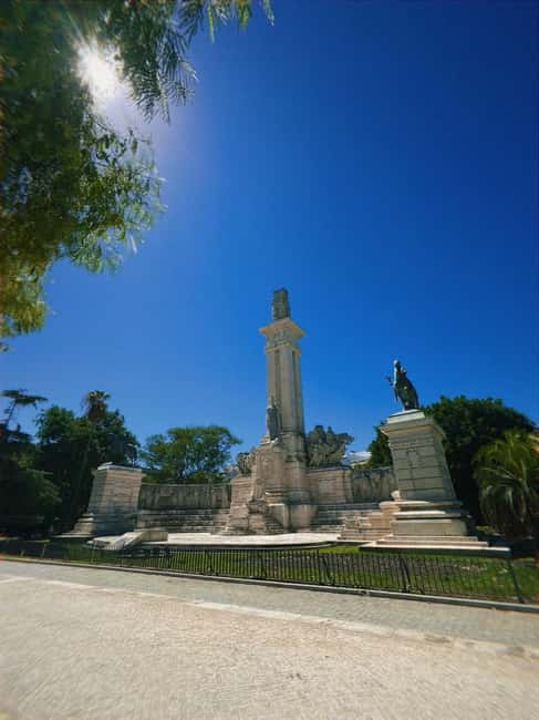 Cádiz: Walking Tour with Tapas and Drinks - Starting at Plaza de San Juan de Dios in Cádiz