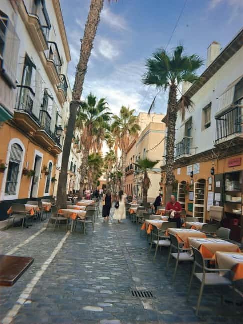 Cádiz: Walking Tour with Tapas and Drinks - Sampling Regional Tapas and Local Drinks