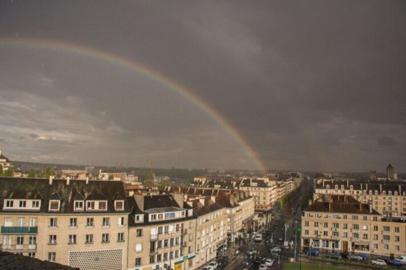 Caen: Private custom tour with a local guide - Key Points