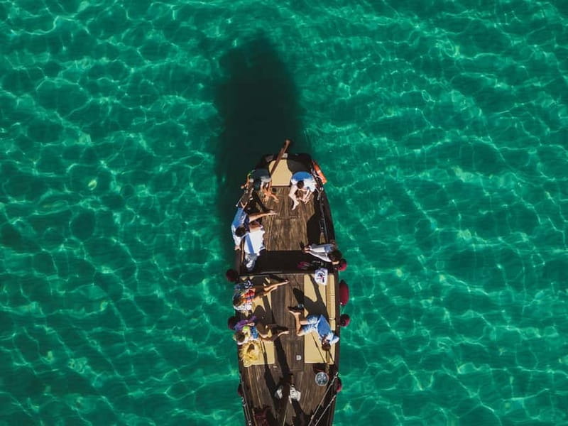 Cagliari: Boat Tour Snorkeling frutta alla Sella del Diavolo - Expert Guides and Local Stories