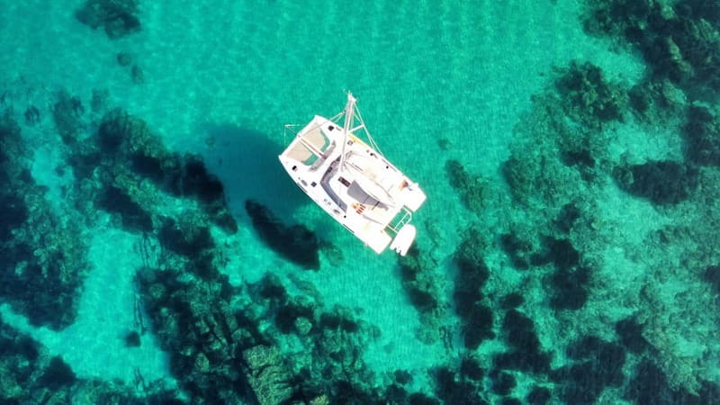 Cagliari: Catamaran Tour to the Gulf of the Angels - Guides and Crew: Friendly and Informative