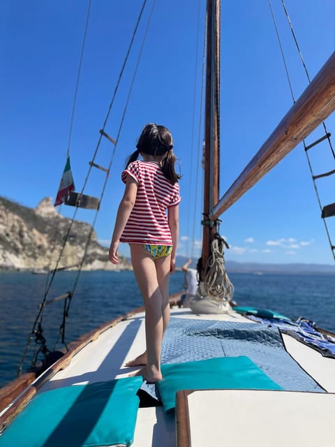 Cagliari: Classic Boat tour along the gulf with tasting. - Logistics and Group Dynamics