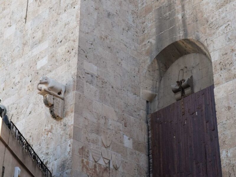 Cagliari: walking tour through the alleys of Castello - Key Points