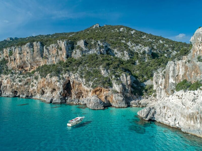 Cala Gonone: Cala Luna and Cala Sisine Boat Tour - Practical Details and Included Features