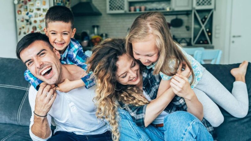 Cala Millor: Escape Room "The millionaire's villa", fun game - The Support, Hints, and Multilingual Experience