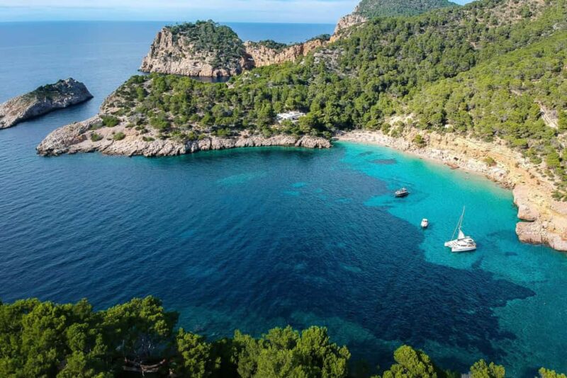 Cala Salada: 30-Minute Jet Ski Experience - Discover Cala Salada’s Crystal Waters with a 30-Minute Jet Ski Adventure