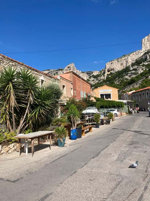 Calanques Ridge Trek with Panoramic Mediterranean Views - Rest and Refreshment Breaks During the Trek