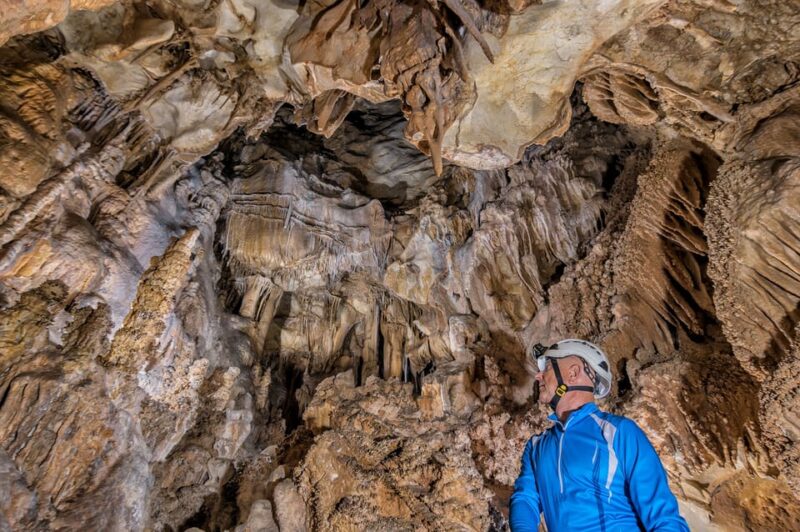 Calasparra: Almadenes Canyon Rafting Tour & Visit 3 Caves - Discovering the Jewel of Underground Tourism: Cueva del Puerto
