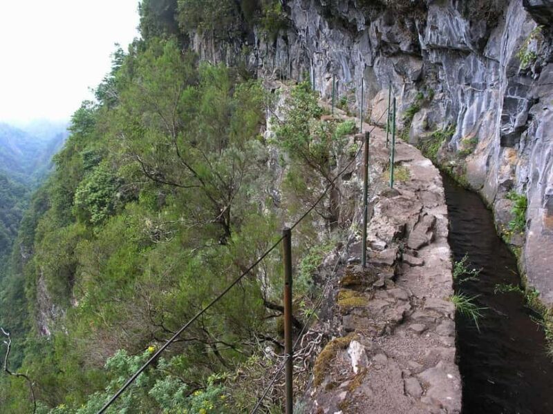 Caldeirão Verde: Queimadas PR9 Transfer Hike - The Starting Point at Queimadas Park