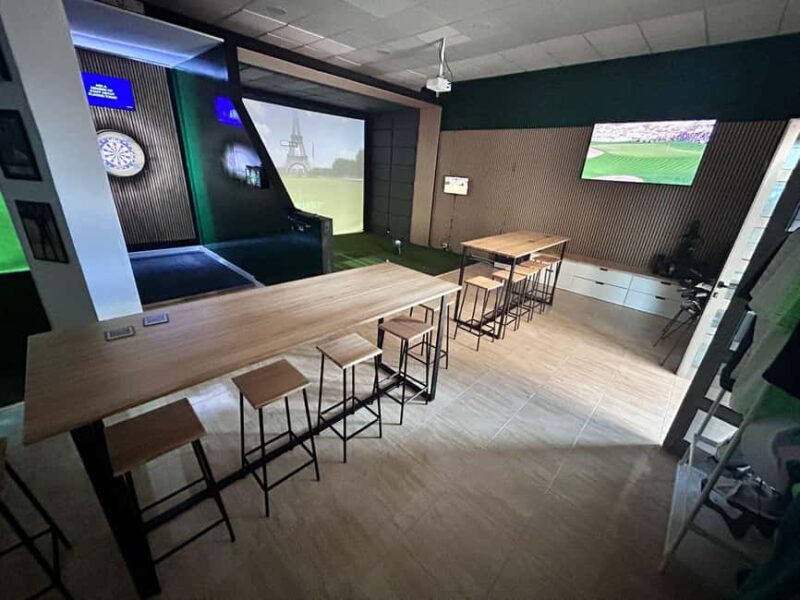 Caleta: Golf Simulator Experience with Drinks - Exciting Golf Simulator Experience in Caleta with Stunning Sea Views