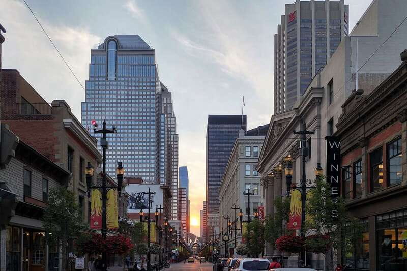 Calgary: 3-Hour Sightseeing Bus Tour - The Role of Guides and Reviews Highlighting Excellence