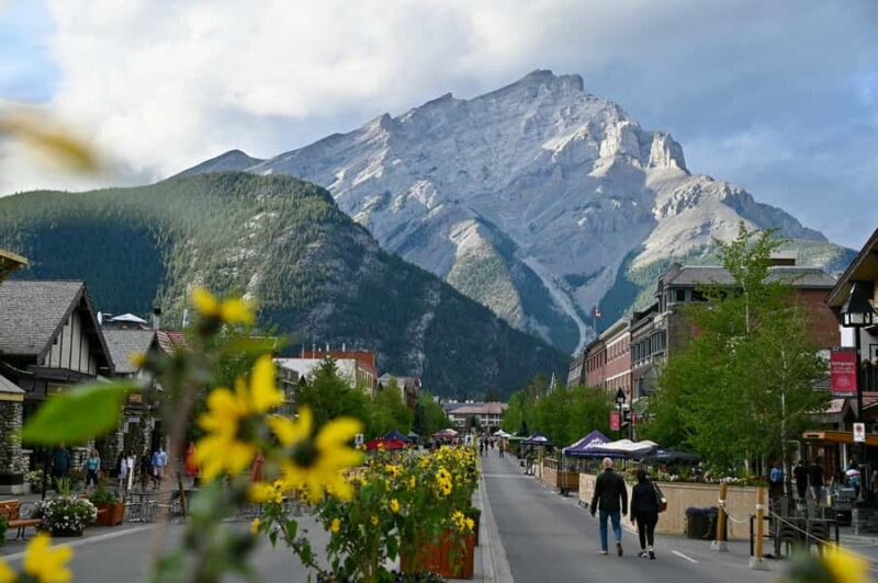 Calgary: Banff, Lakes, & Gondola Private Tour with Transfers - Discover the Beauty of Banff in a Private 10-Hour Tour from Calgary and Nearby Locations