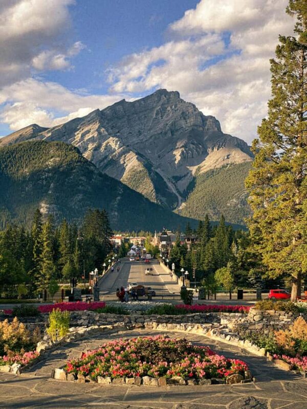 Calgary: Banff, Lakes, & Gondola Private Tour with Transfers - Iconic Viewpoints: Hoodoos and Surprise Corner