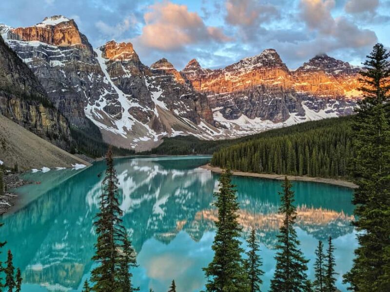 Calgary: Banff Top 5 Lakes Tour with Banff Town Visit - Discovering Lake Louise’s Famous Beauty