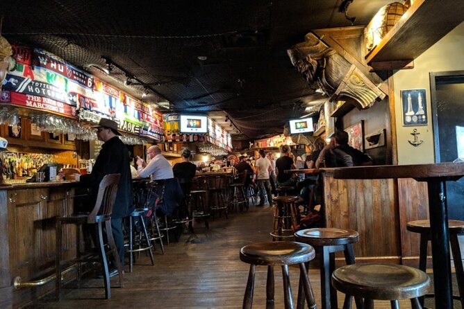 Calgary Bar Crawl: Cruisin' Calgary - Key Points