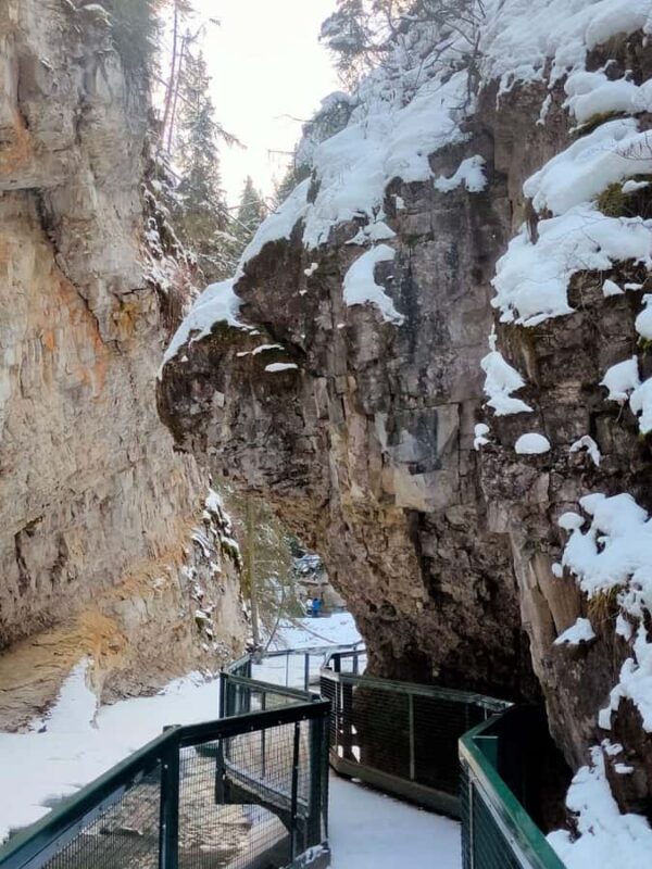 Calgary/Canmore/Banff Lake Louise Emerald Lake Marble Canyon - Practical Details and Tour Logistics