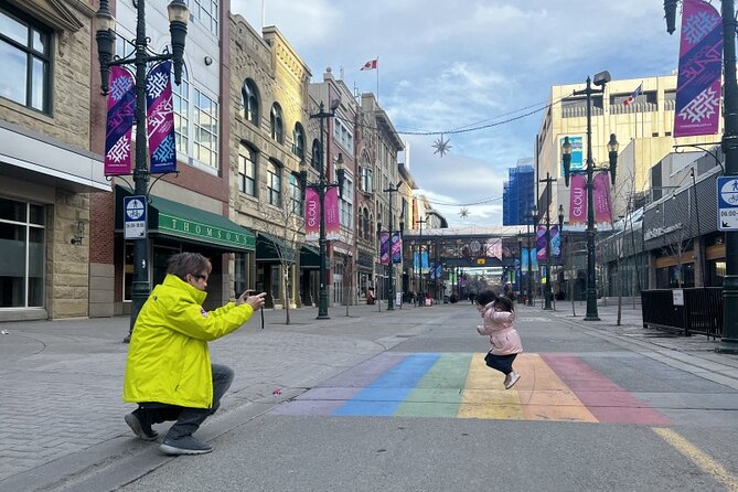 Calgary City Tour - Strolling along Stephen Avenue Walk
