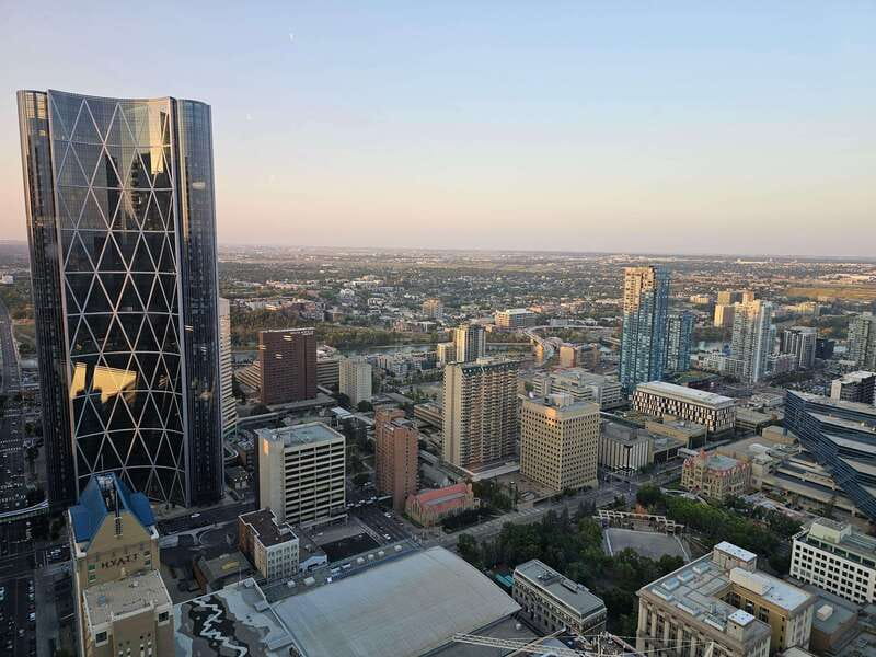 Calgary City Tour & Yamnuska Wolfdog Sanctuary Private Tour - Optional Visit to Calgary Zoo: Wildlife and Conservation Efforts