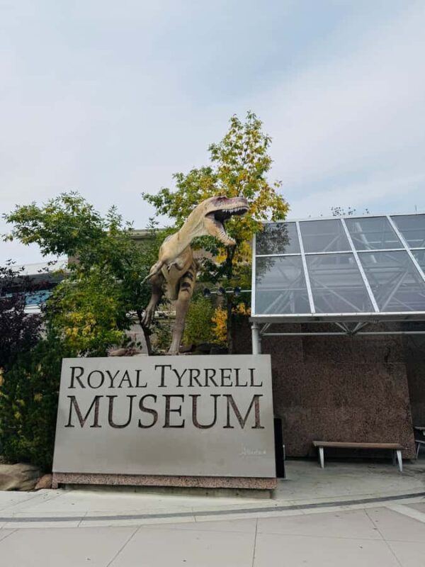 Calgary: Drumheller and Badlands Tour with Museum Entry - Starting Point and Transportation in Calgary