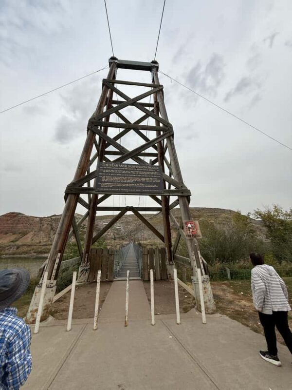 Calgary: Drumheller and Badlands Tour with Museum Entry - Lunch, Refreshments, and Local Brews at the Last Chance Saloon